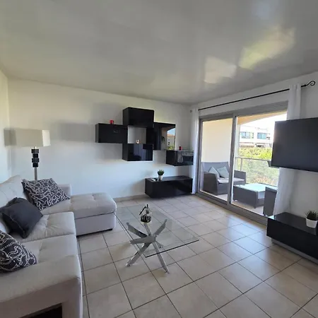 Charming 2 Bedroom With Sea View, Pool And Parking Daire *