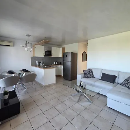 Charming 2 Bedroom With Sea View, Pool And Parking * Antibes