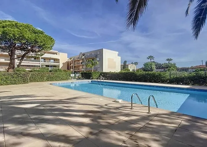 Charming 2 Bedroom With Sea View, Pool And Parking Διαμέρισμα