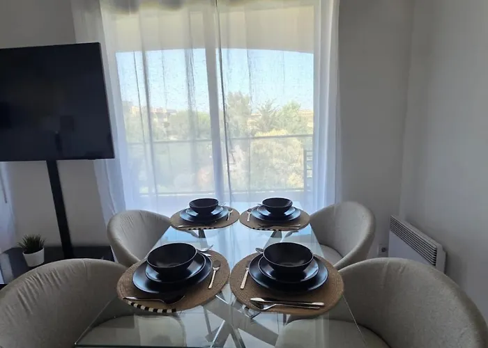 Διαμέρισμα Charming 2 Bedroom With Sea View, Pool And Parking *