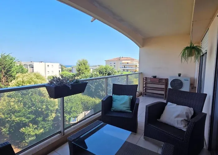 Charming 2 Bedroom With Sea View, Pool And Parking *