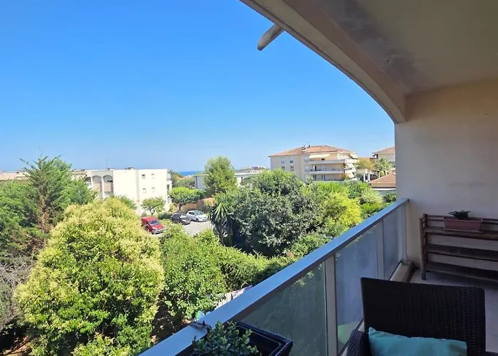 Charming 2 Bedroom With Sea View, Pool And Parking Διαμέρισμα Αντίμπ