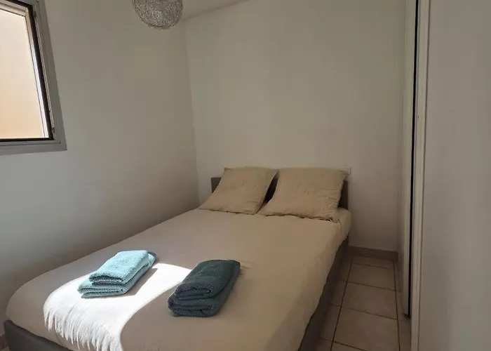 Charming 2 Bedroom With Sea View, Pool And Parking Διαμέρισμα *