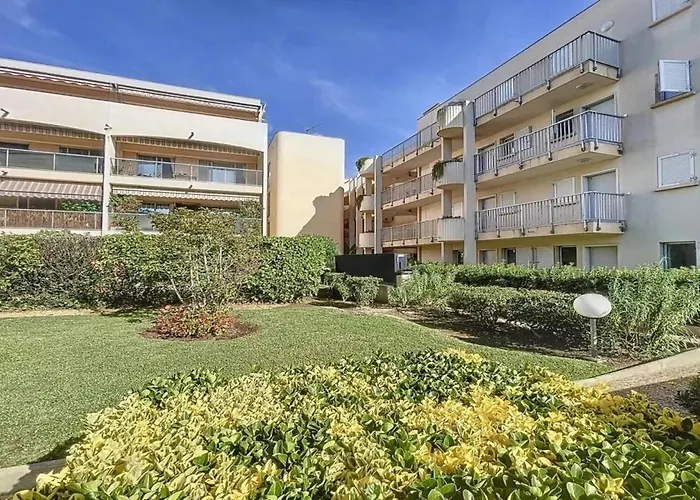 Charming 2 Bedroom With Sea View, Pool And Parking Διαμέρισμα *