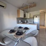 아파트 Charming 2 Bedroom With Sea View, Pool And Parking