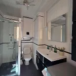 Charming 2 Bedroom With Sea View, Pool And Parking 아파트 *