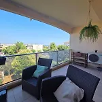아파트 Charming 2 Bedroom With Sea View, Pool And Parking *