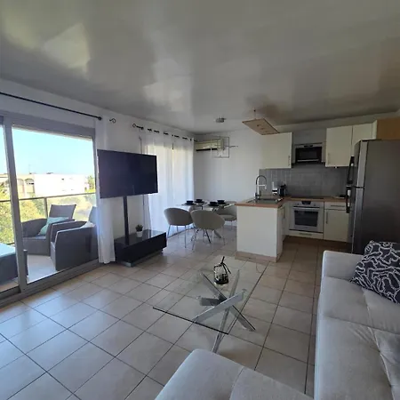 아파트 Charming 2 Bedroom With Sea View, Pool And Parking *
