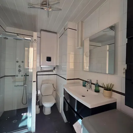 Charming 2 Bedroom With Sea View, Pool And Parking Apartmán *