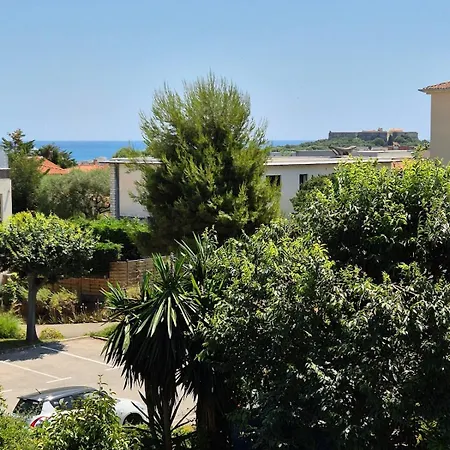 Charming 2 Bedroom With Sea View, Pool And Parking 아파트 *