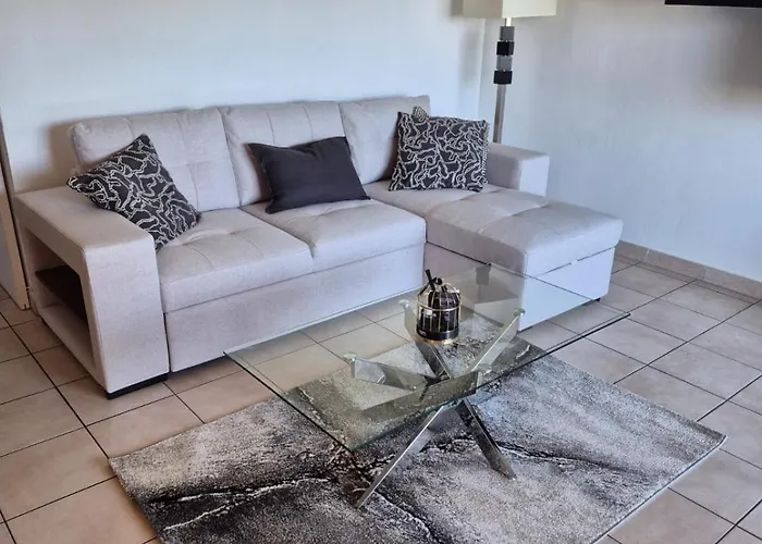 Charming 2 Bedroom With Sea View, Pool And Parking Daire *