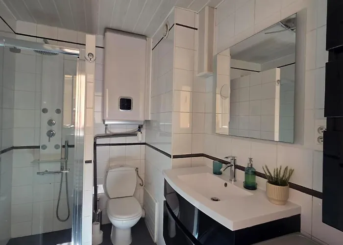 Charming 2 Bedroom With Sea View, Pool And Parking Daire *