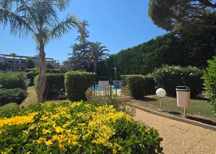 Charming 2 Bedroom With Sea View, Pool And Parking Daire Antibes