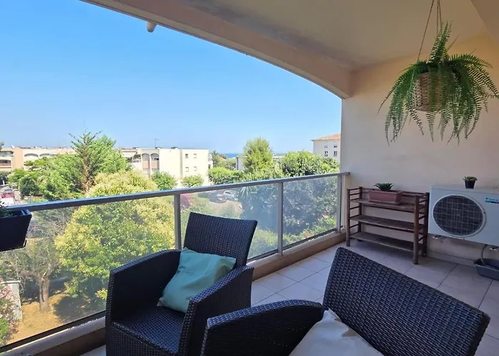 Daire Charming 2 Bedroom With Sea View, Pool And Parking *